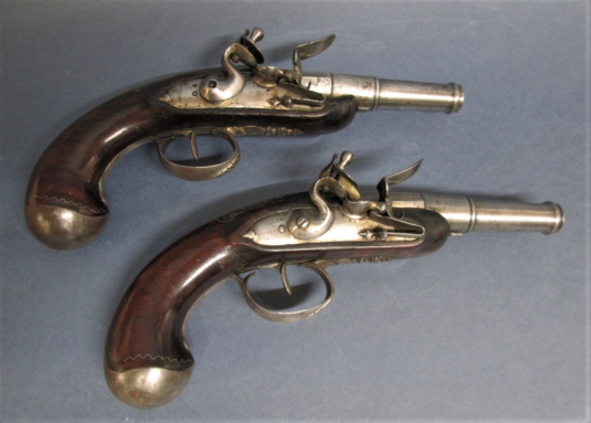 Pistolets de voyage Queen Anne méthode à l'écossaise