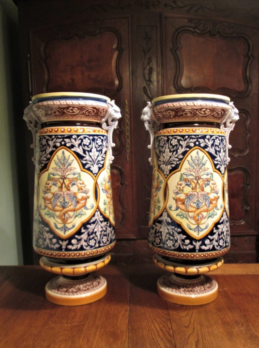 Sarreguemines paire de vases Balustre peints main