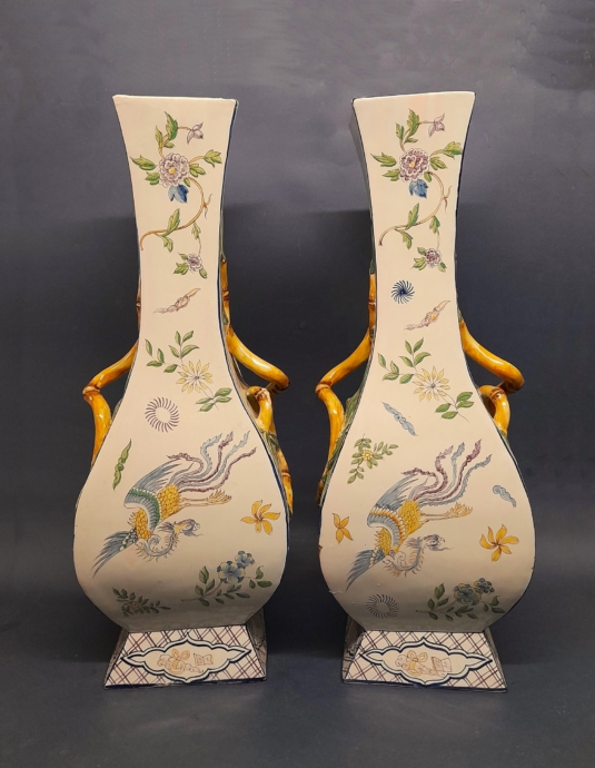 Saint-Clément, St-Clément vases peints main fleurs oiseaux bambou